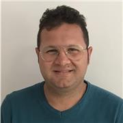 Docente impartisce lezioni private per scuole elementari, medie e superiori